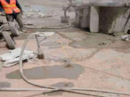 嘉祥水泥混凝土路面板底注浆技术 路面脱空注浆整治方案