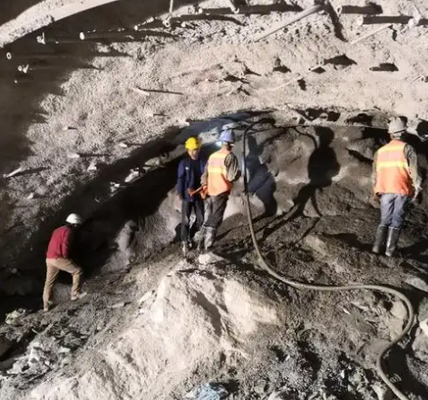 嘉祥拱顶带模注浆料的施工流程及注意事项